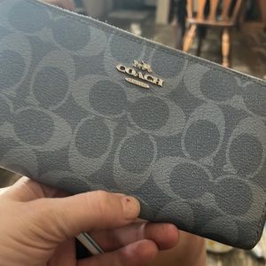 Coach blue water, amazing condition